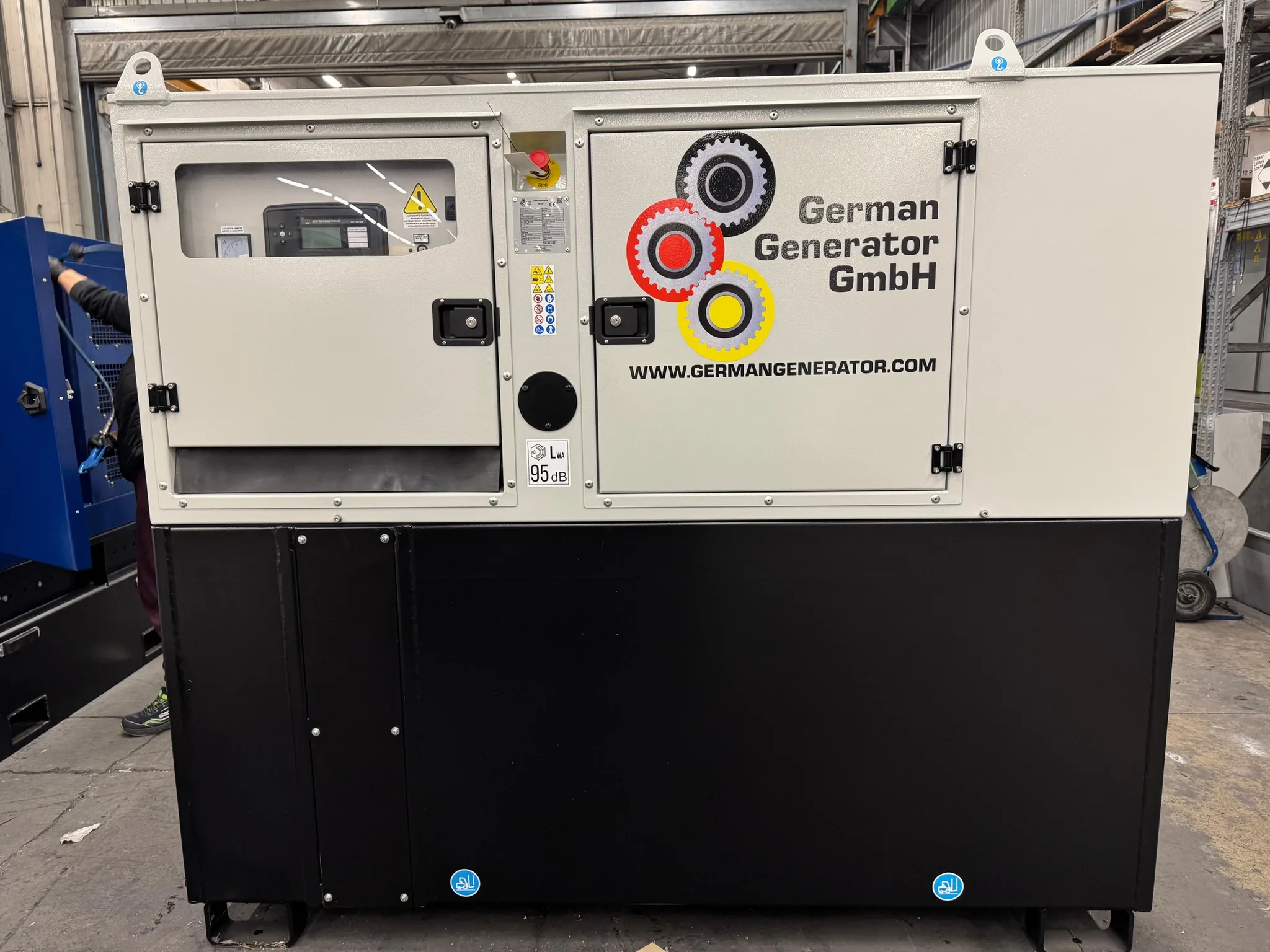 10 x schallgedämmte Stromaggregate für Telekommunikation 20-30 kVA mit Deutz Dieselmotoren und Stamford Generatoren