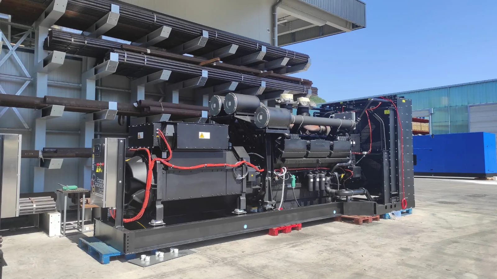 3 x parallelbetriebene Mittelspannungsaggregate 3000 kVA 6 kV mit Cummins Dieselmotoren und Stamford Generatoren