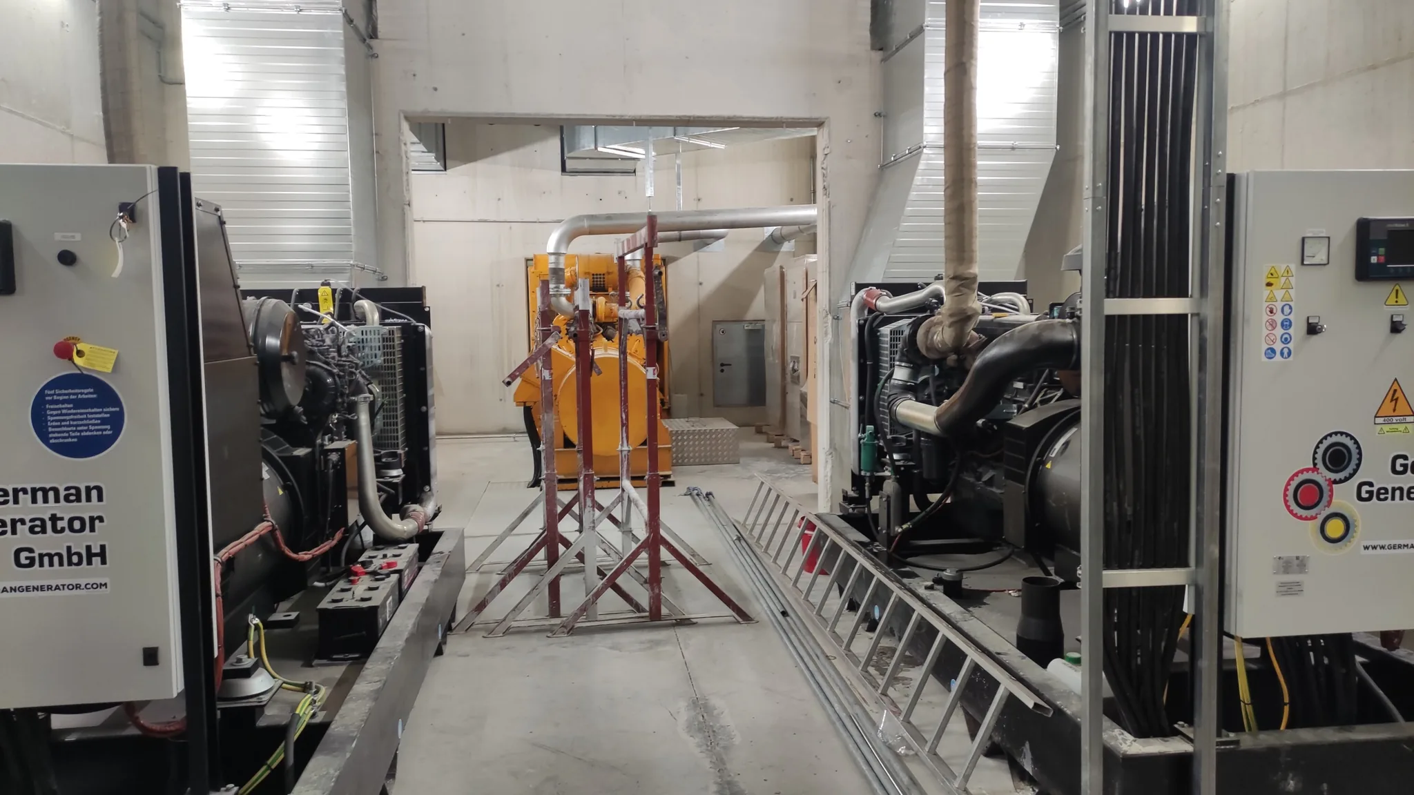 Parallel synchronisierte Aggregate 500 kVA mit FPT-IVECO Dieselmotoren und Stamford Generatoren