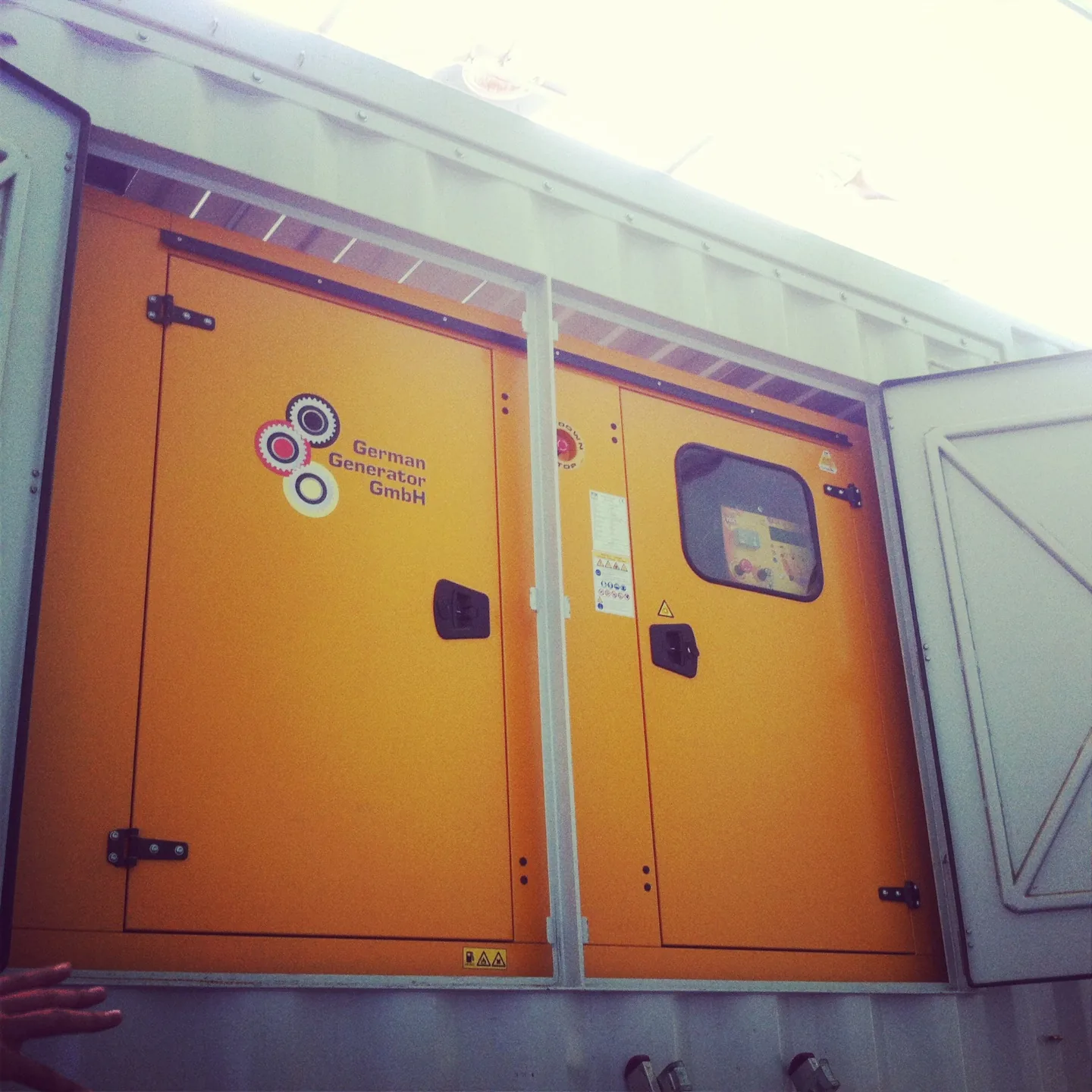 Schallgedämmtes Stromaggregat 320 kVA mit Volvo-Penta Dieselmotor und Stamford Generator