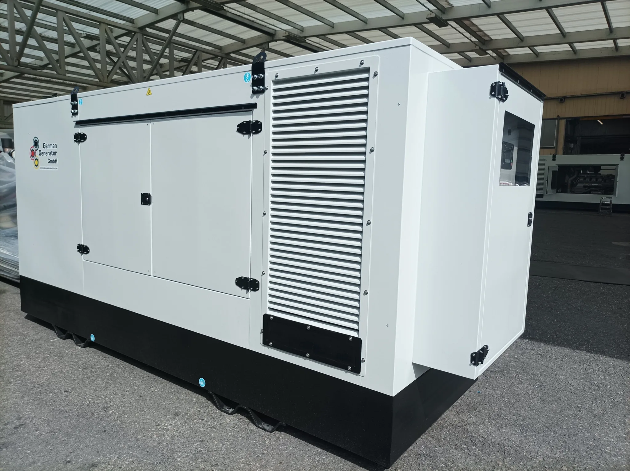 Schallgedämmtes Aggregat 440 kVA mit FPT-IVECO Dieselmotor und Stamford Generator